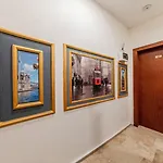 La Pazza Hotel