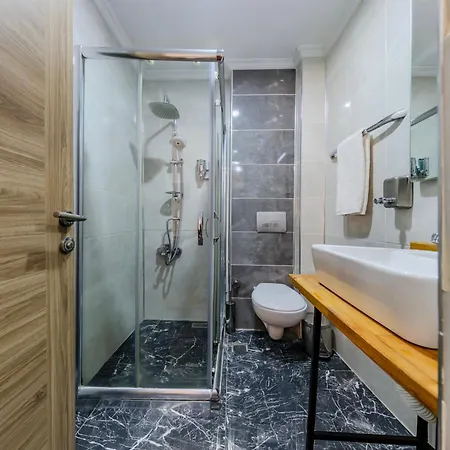 Hotell La Pazza 3*