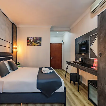 La Pazza Hotel 3*