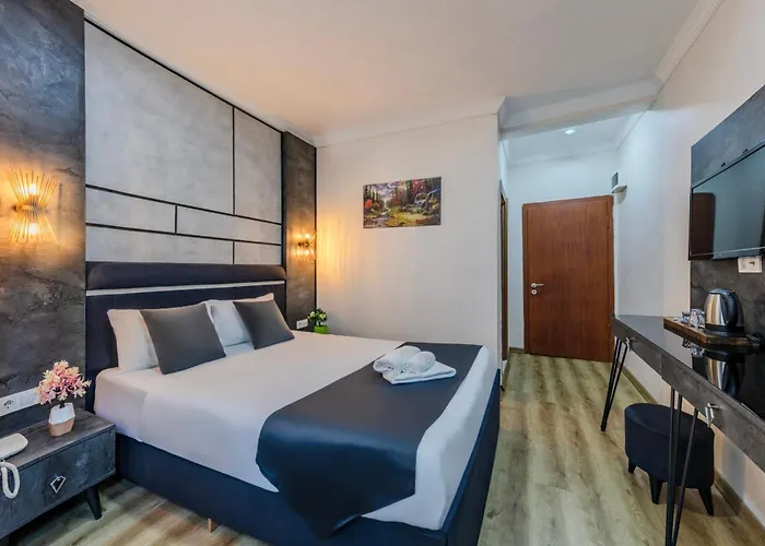 Hotell La Pazza 3*