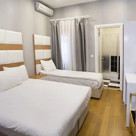 La Pazza Hotel 3*