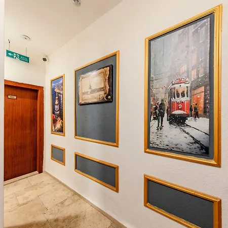 La Pazza Hotel 3*