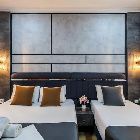 La Pazza Hotel 3*