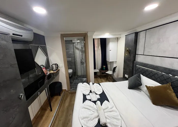 La Pazza Hotel 3*