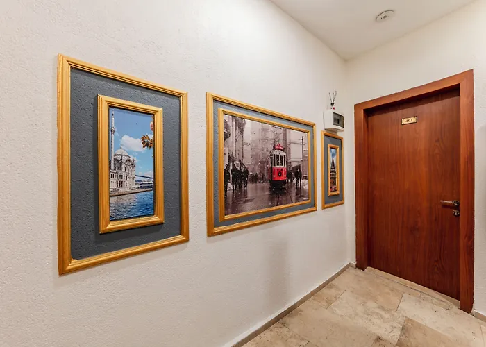 La Pazza Hotel