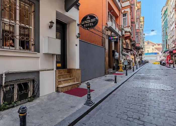 La Pazza Hotel